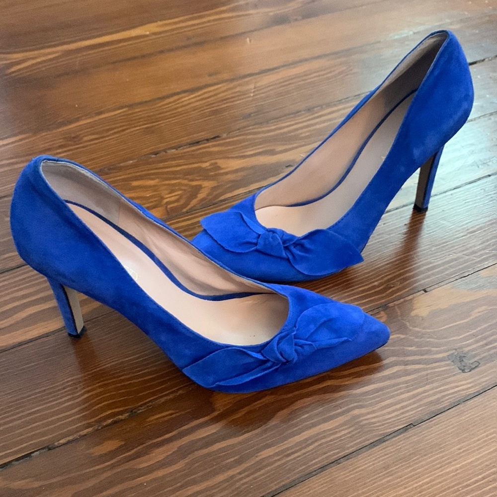 Blue suede pumps